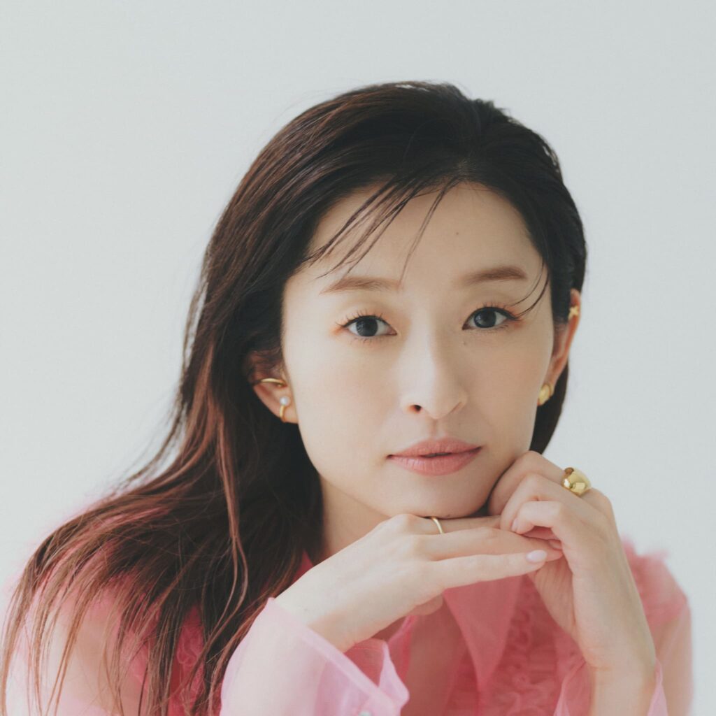 島袋寛子さんの経歴と、時代を超えた魅力に迫る