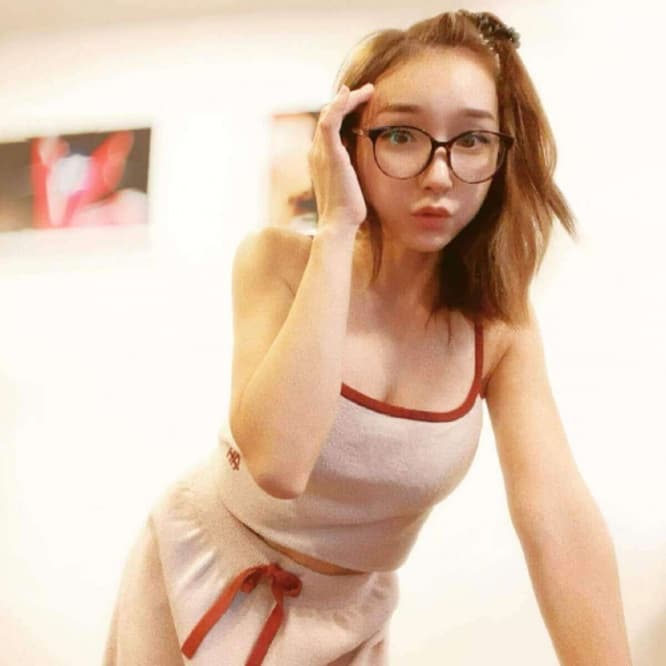 ウエスト56cmという驚異のスタイル