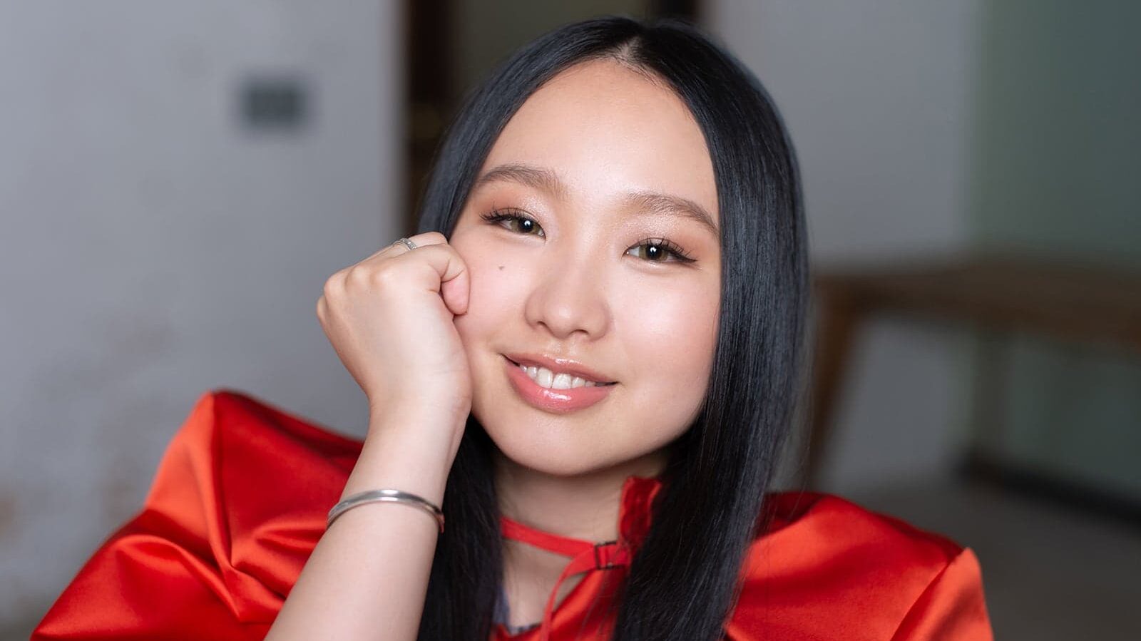 荒井麻珠の現在はライブや新曲で活躍