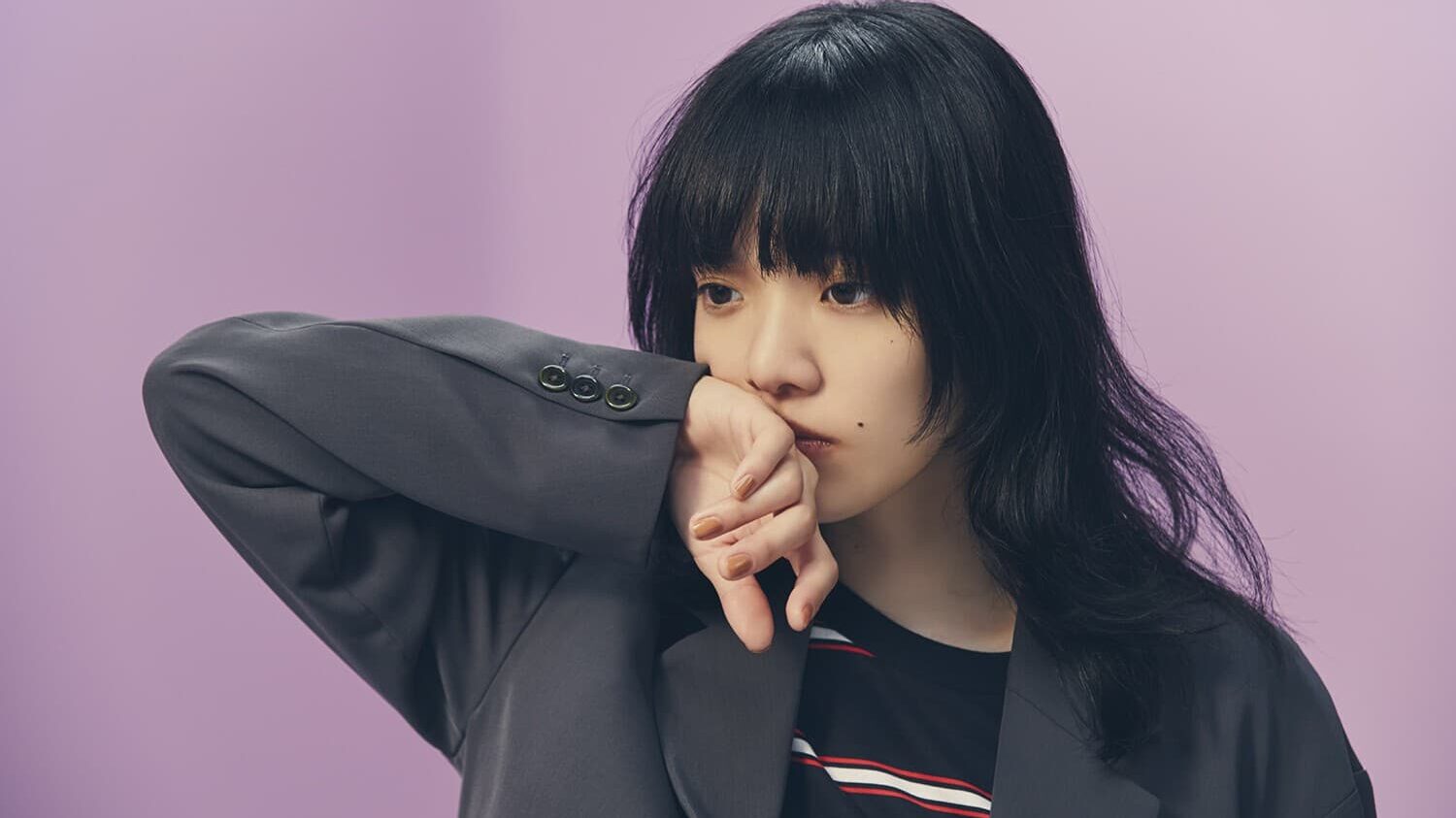 あいみょんの愛用ブランド調査！私服やギター、時計の特定情報