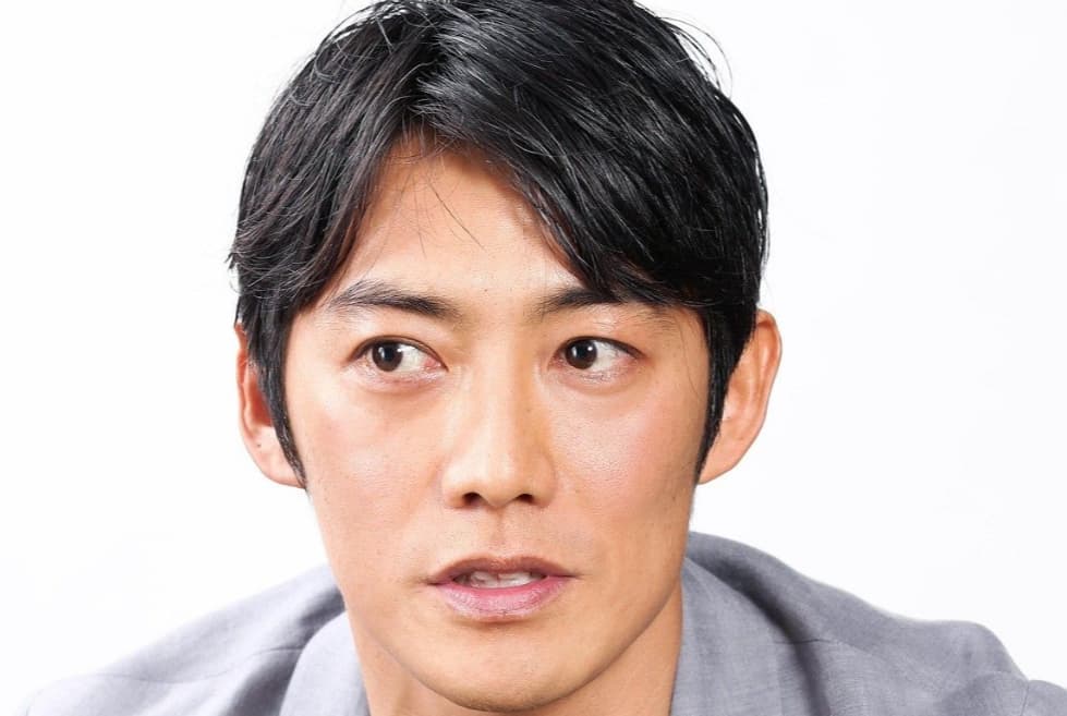 反町隆史の経歴と魅力を徹底解説！イケおじの原点と最新作