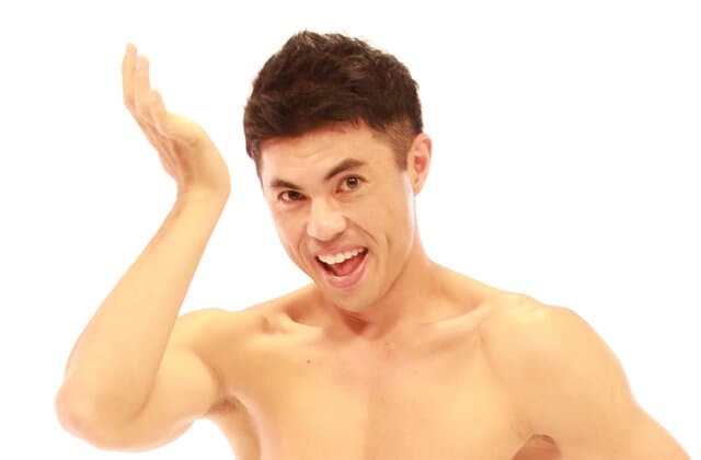 小島よしおの経歴と魅力に迫る！再ブレイクの理由と最新活動状況