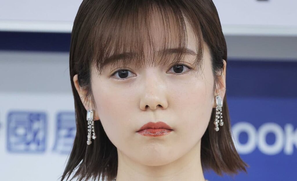 島崎遥香の経歴と魅力。塩対応から女優への歩みを徹底解説