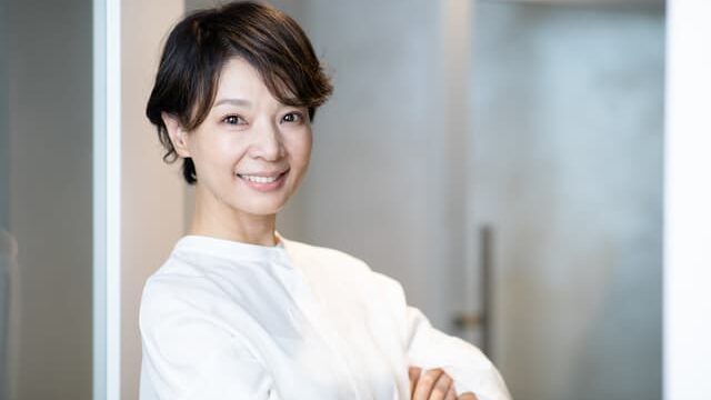 朝海ひかるの経歴と魅力を徹底解説!宝塚から最新の舞台まで