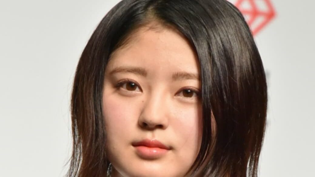 鈴本美愉の経歴と魅力を徹底解説!欅坂46からアート活動まで