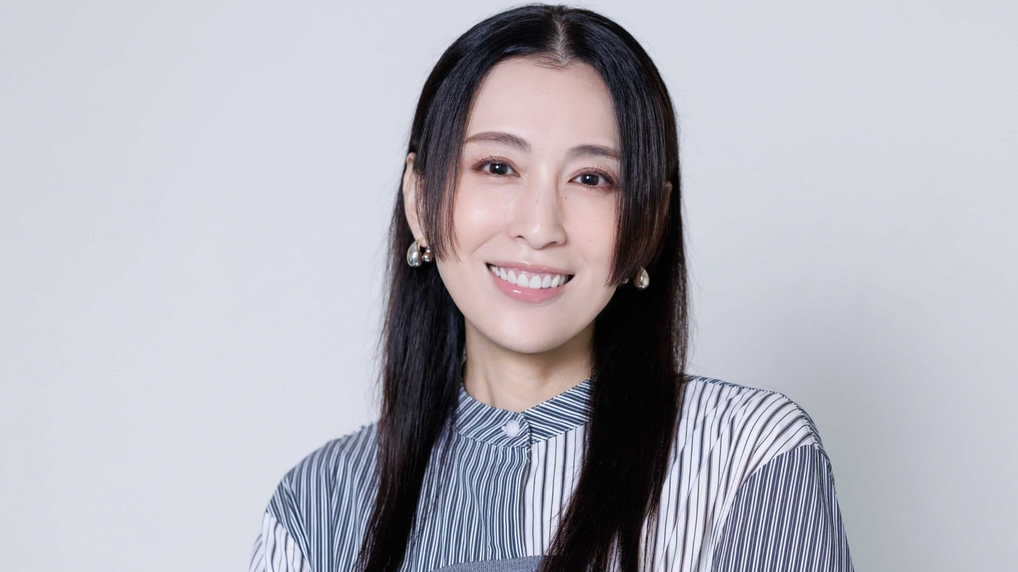 雛形あきこの経歴と魅力！若い頃から現在、夫や美容の噂まで解説