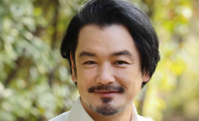 小田井涼平の経歴と魅力の全貌！純烈卒業の理由や現在の活動