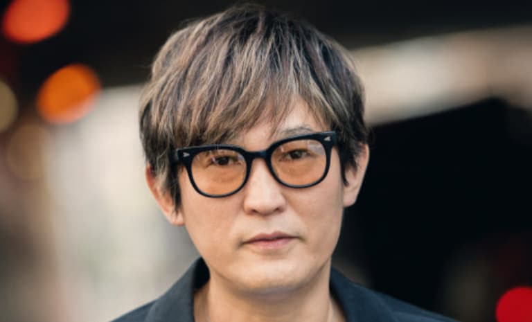 スガシカオの経歴と魅力を徹底解説！遅咲きの天才が放つ唯一無二の音