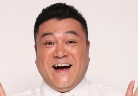 山崎弘也の経歴と魅力を徹底解説！天才芸人の意外な素顔とは