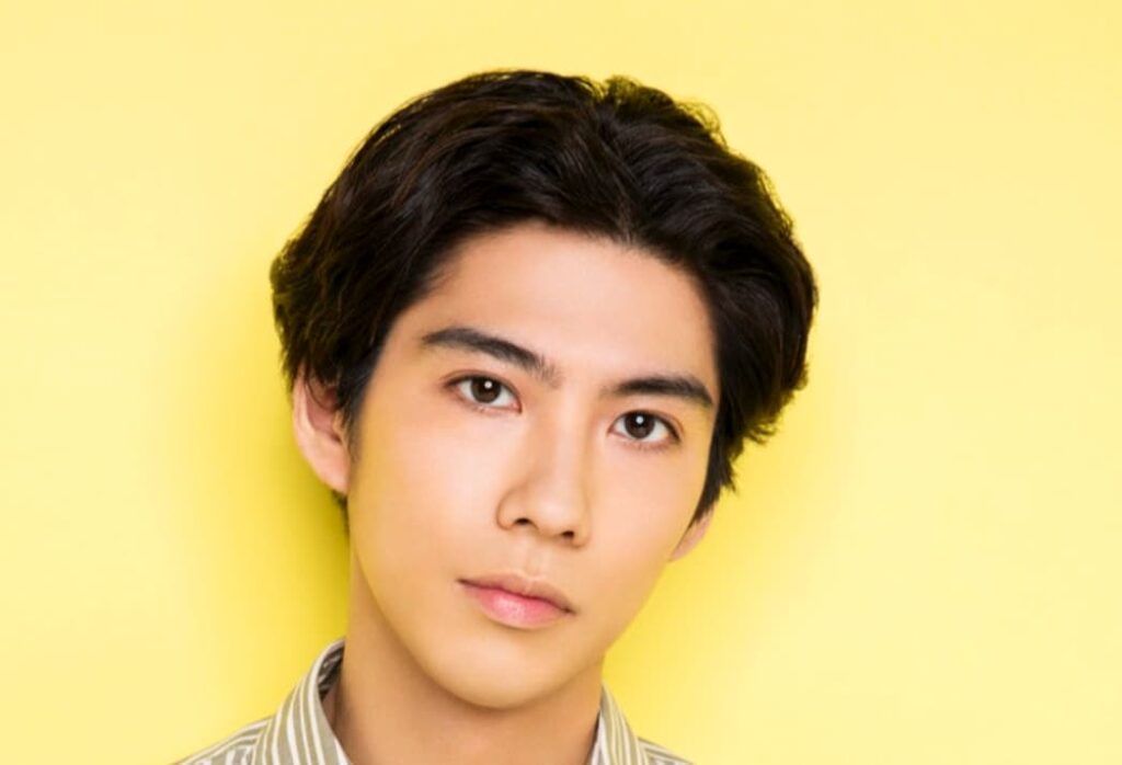 賀来賢人の経歴を調査！多才な魅力と独立後の意外な現在