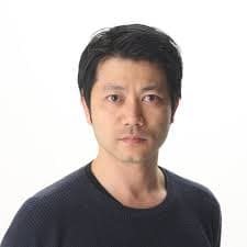 小泉貴之の経歴と多面的な魅力に迫る