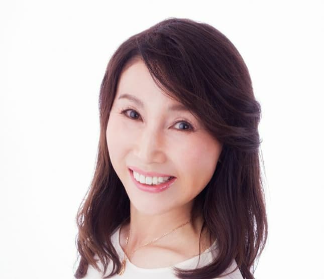 武東由美の多彩な経歴と多くの人を惹きつける魅力とは
